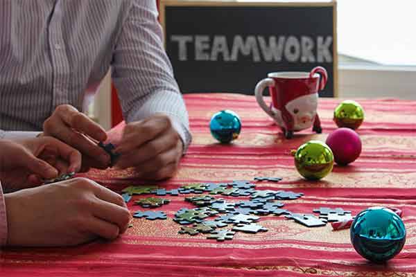 Weihnachtspuzzle bei Teambuilding Power, Weihnachtsfeier, Firmen-Weihnachtsfeier, Weihnachtsevent, Teambuilding, Firmenfeier, Firmenevent