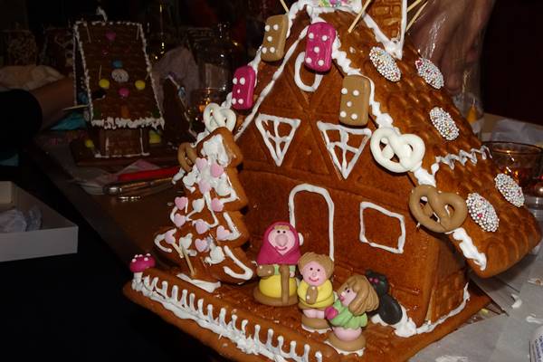 Lebkuchenhaus bauen, Weihnachtsfeier, Firmenfeier, Weihnachtsevent, Teambuilding